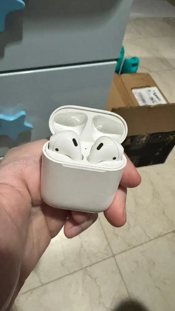 Airpods Gen 2 with Charging Case