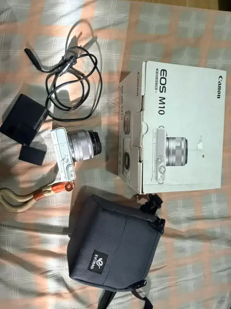 Camera Canon Eos M10