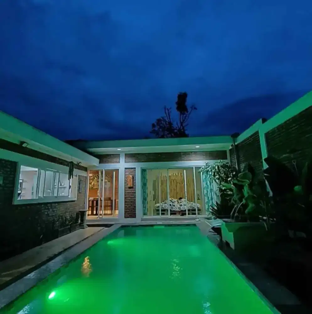 Villa Ada Kolam Renangnya Dijual Murah