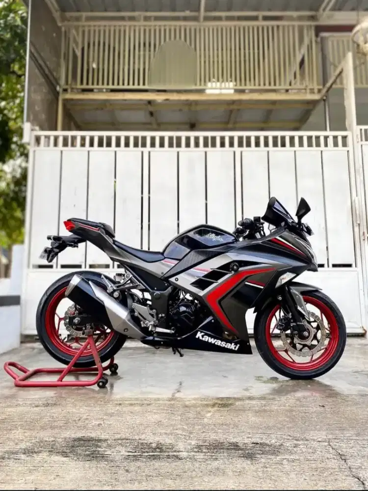 Kawasaki Ninja 250 FI 2017 Hitam Merah (Velg Merah Keren) - Harga Nego