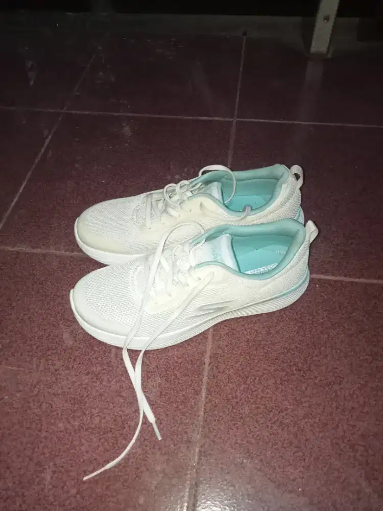 Sepatu Skechers seri go Run