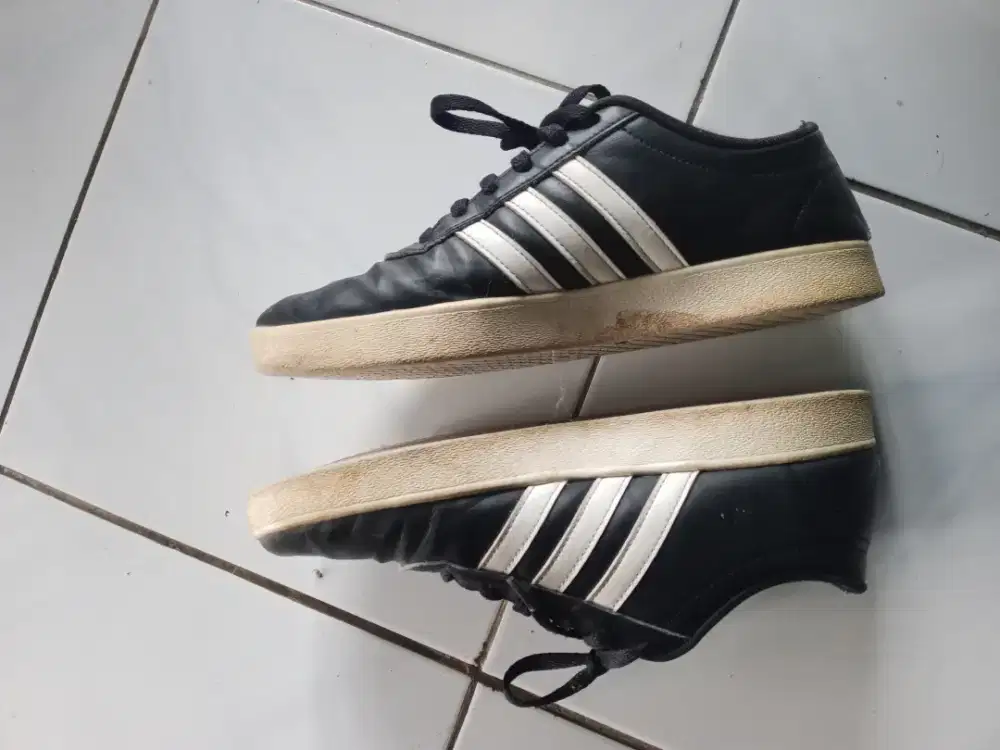 sepatu adidas court