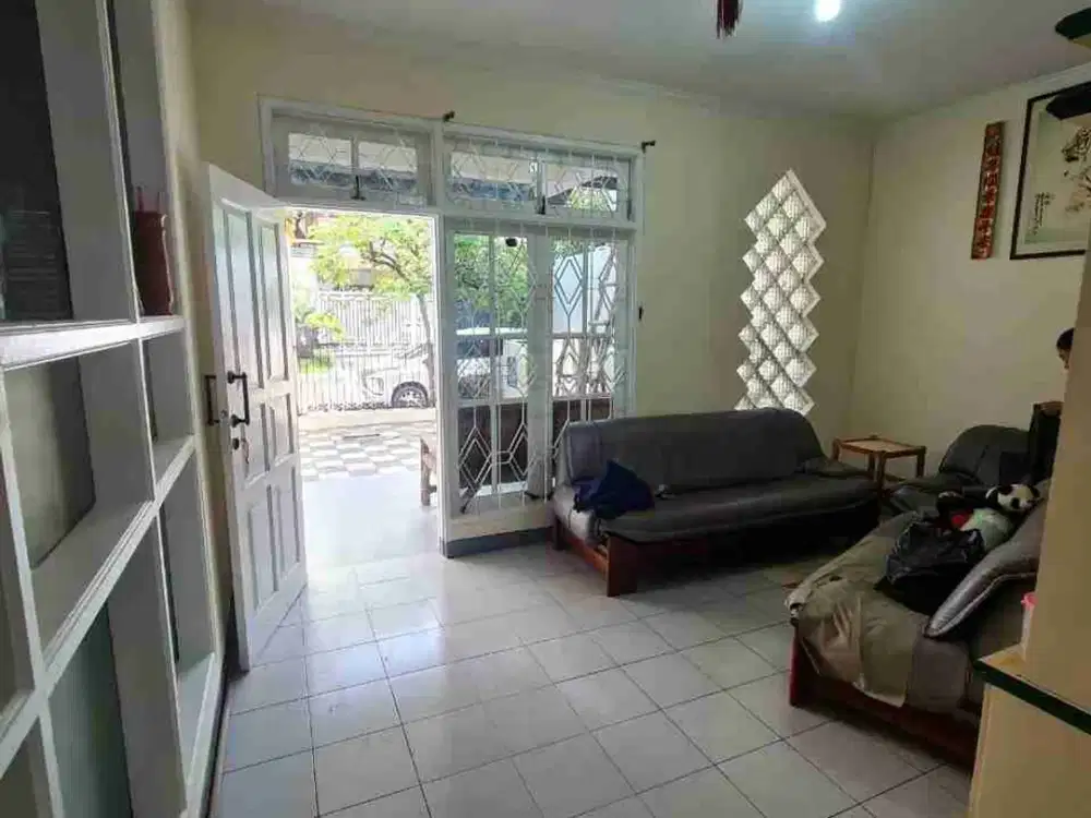 JUAL CEPAT RUMAH 2 Seperempat LANTAI PIK INDOMOBIL ELS