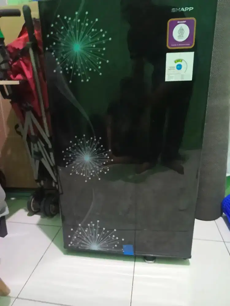 KULKAS 1 PINTU SHARP DIJUAL KARNA GAK DIPAKEK