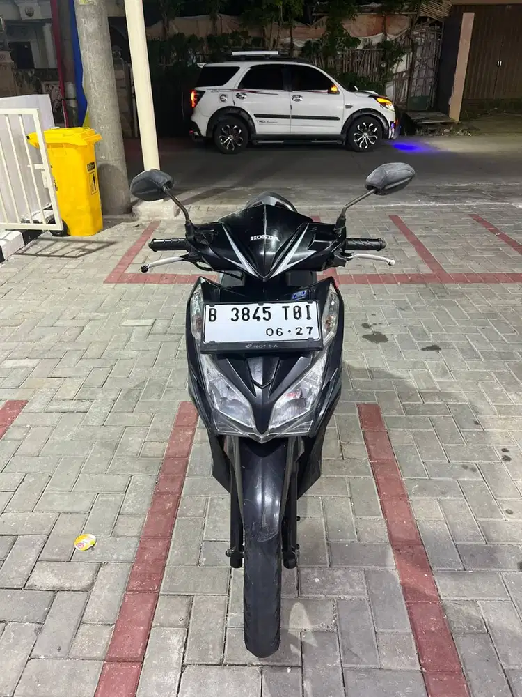 vario 125 kzr hitam