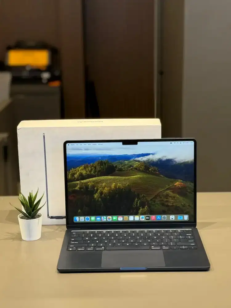 Macbook Air M3 8/256GB iBox BH 100%