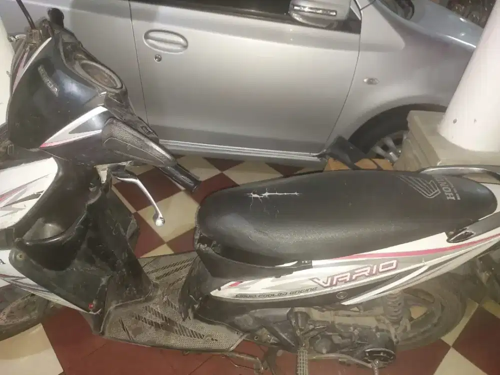 Vario cw Karbu 110 putih