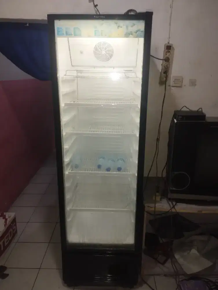 Di jual showcases polytron 5 rak tinggi