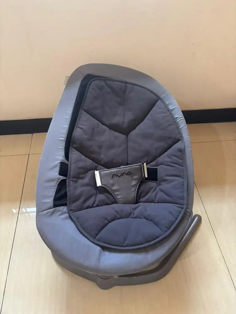 Nuna baby bouncer