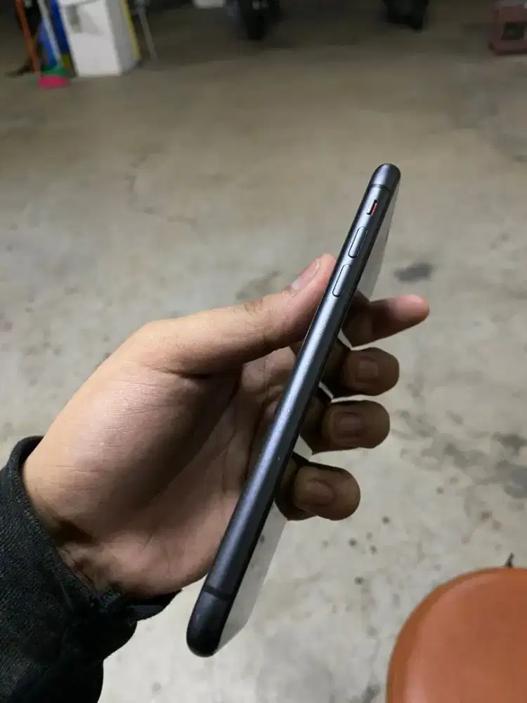 Iphone11 64gb iboxx wifi only
Face id on trutoen on kamera jernih