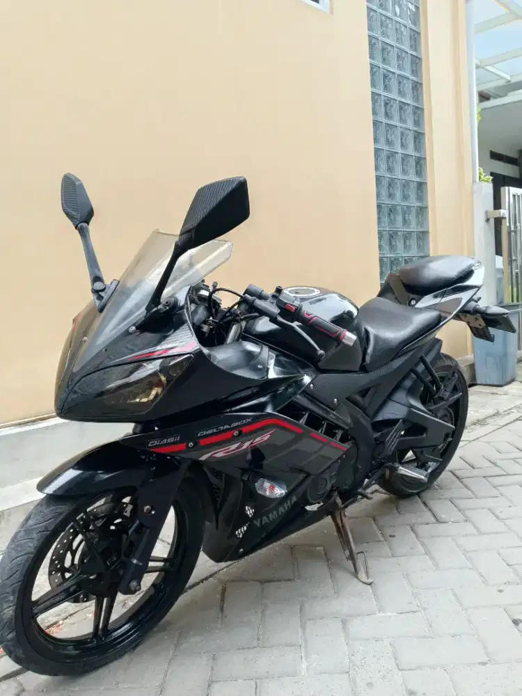 Yamaha YZF R15 V2 Tahun 2015
