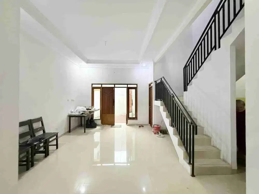 JUAL CEPAT RUMAH 2 LANTAI  DALAM CLUSTER DI JAGAKARSA JAKSEL