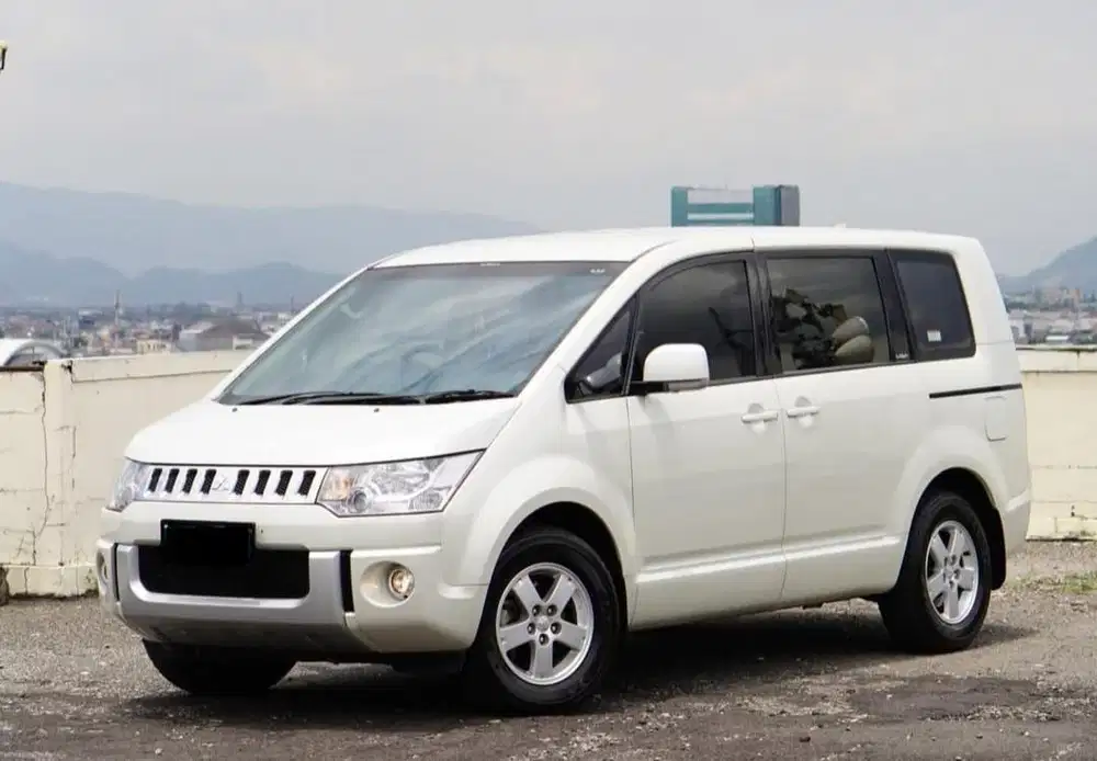 Delica 2016/15 Putih