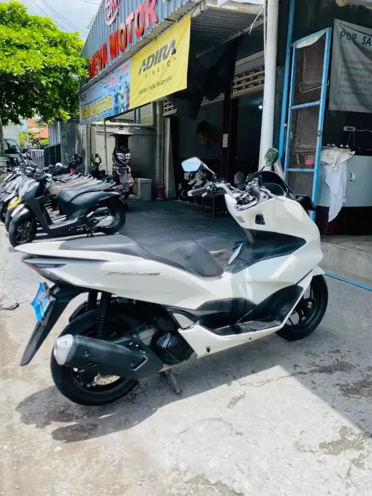 DP 2 juta PCX 160 putih low km Deva motor