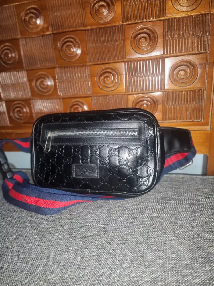 Preloved Tas Gu**i kulit asli, sdh embos Gu**i istimewa