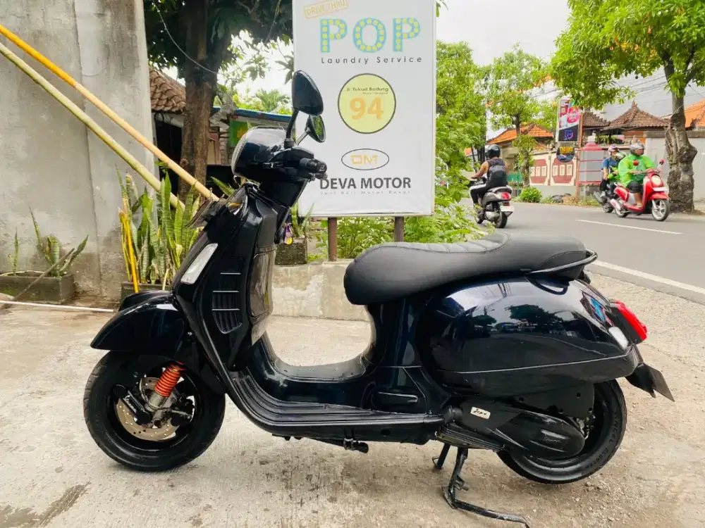 Vespa gts hitam Deva motor