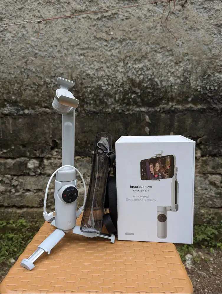 Jual Cepet Insta360 Flow Creator Kit Like New