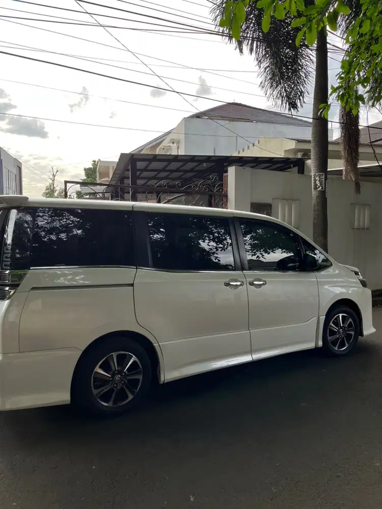 Toyota Voxy 2021 Bensin