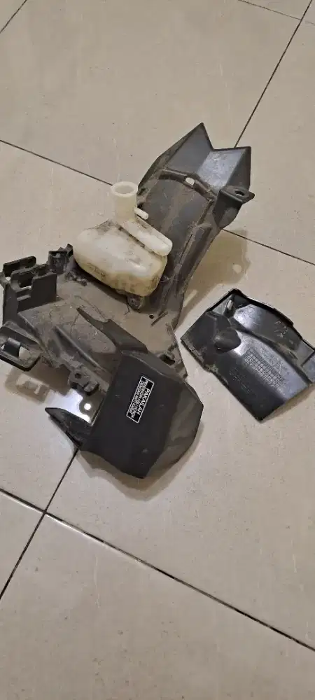 Spakbor belakang + tabung radiator original vario kondisi 90%