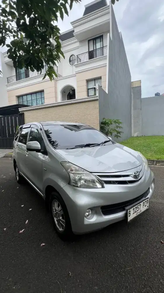 Toyota Avanza E 2013 Matic Warna Silver Pajak Panjang