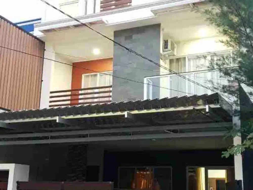 Dijual Murah Rumah Mewah 3½ Lantai di Taman Royal 1 Kota Tangerang