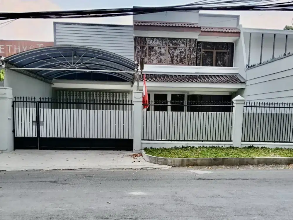 DISEWAKAN RUMAH RAYA SUKOMANUNGGAL 5KT BARU RENOVASI DEKAT TOL SATELIT