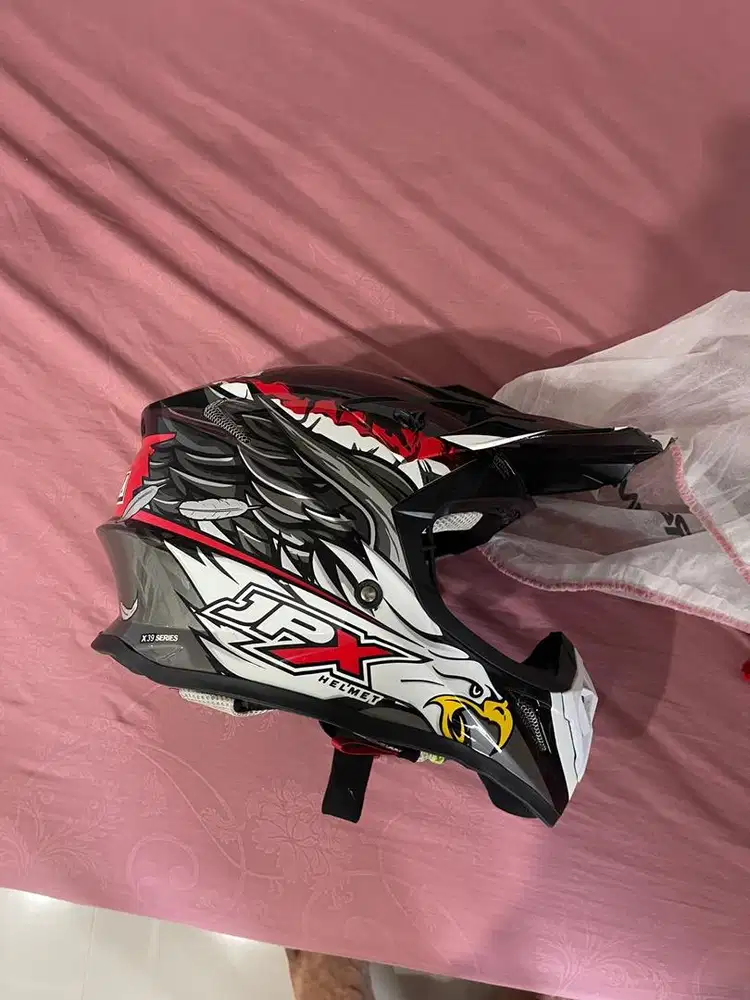 Helm JPX motif Garuda