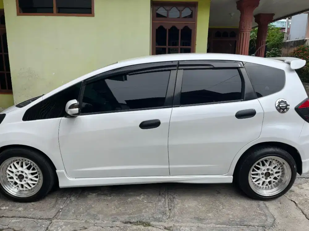 Di jual mobil jazz RS di jual cpt