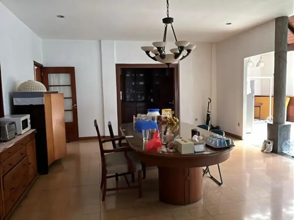 Rumah Luas Mewah Besar Strategis di Mainroad Cipaganti Bandung