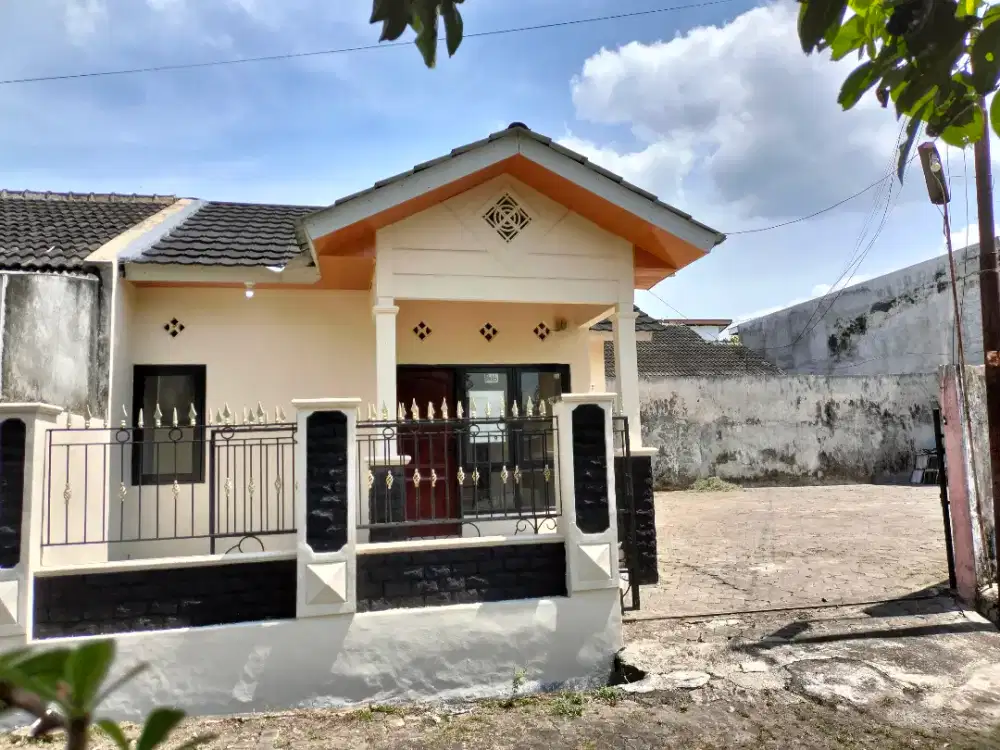 Rumah halaman luas, habis renov, closet baru, cocok untuk usaha