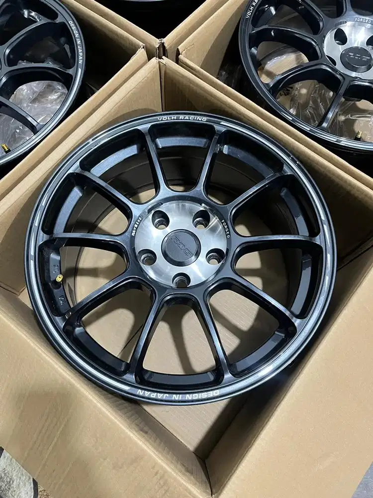 ZE40sl like new r17x8 et40 gunmetpolish