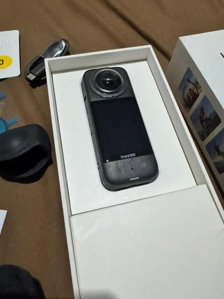 Insta360 X3 dengan premium lens guard dan helm
