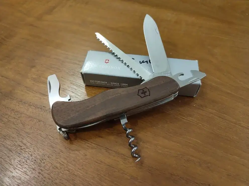 Victorinox Swiss Made Army Pisau Outdoor Multifungsi