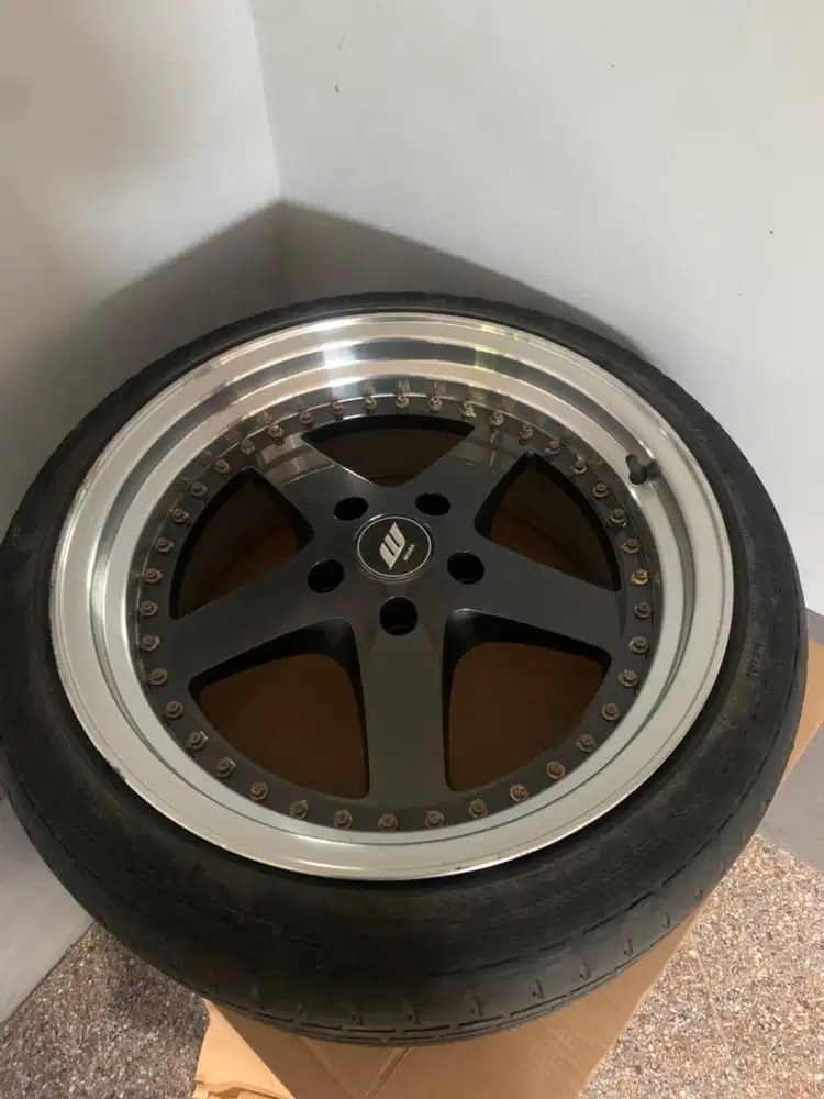 Velg Work Equip r18