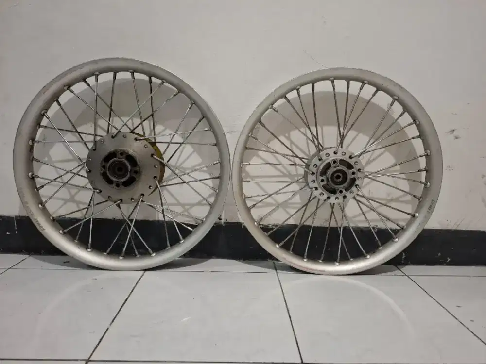 Velg comet UK 17 bekas satria 2 tak