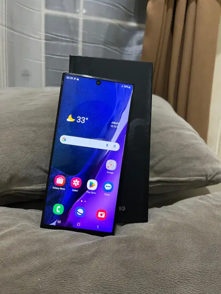 Samsung galaxy note 20 ultra 
8/256