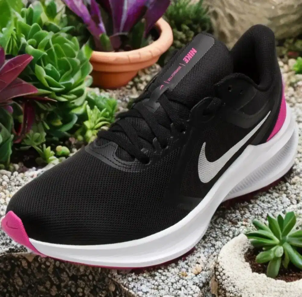 Sepatu Lari Wanita Nike