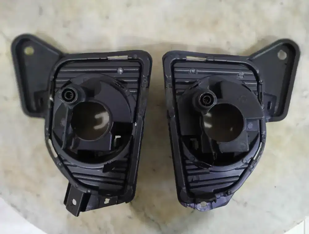 Jual cover/foqhlamp bekas mobil toyota hIace commuter,Harga:300.000