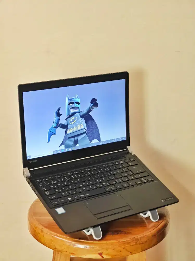 Laptop slim siap tempur toshiba dynabook r73 nihh