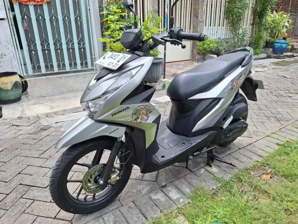 Jual beat street pemskian 2021 kondisi sgt bagus samsat ikt manyar