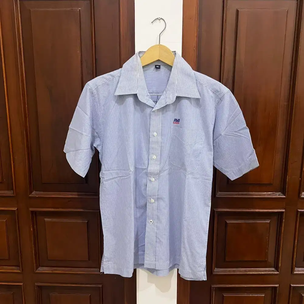 Kemeja lengan pendek boxy skena