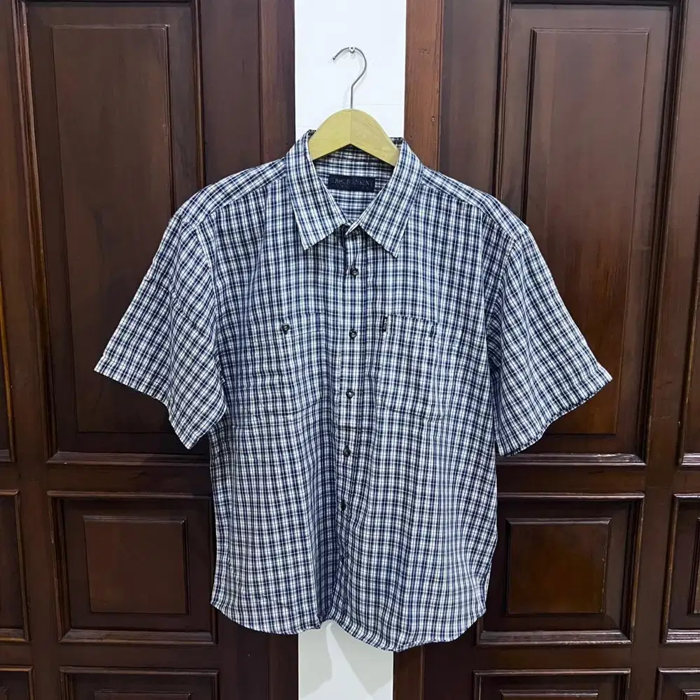 Kemeja boxy skena lengan pendek