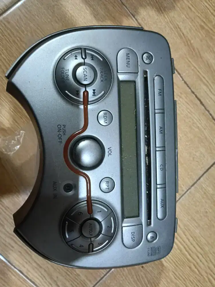 Audio mobil nissan march (bawaan)