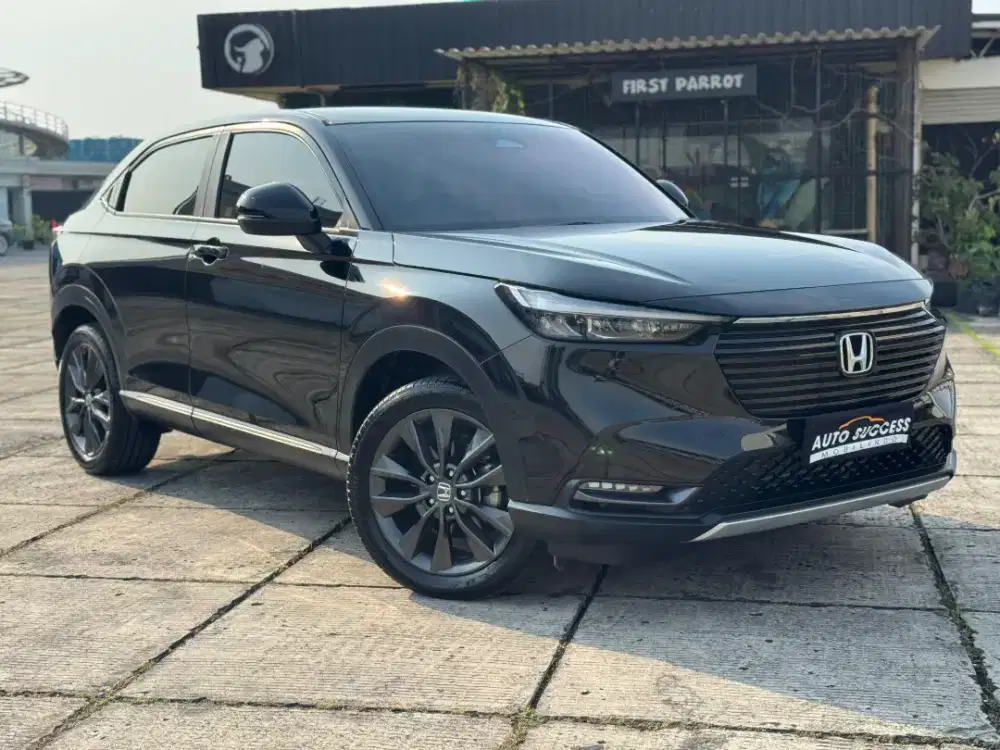 (Km 14rb) Like New Honda HRV Special Edition (SE) AT 2023 Tgn1 DP 25jt