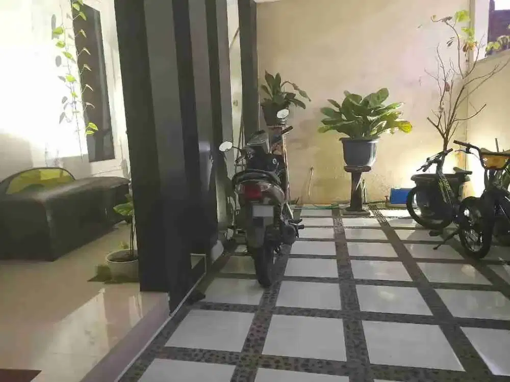 RUMAH CANTIK DI JL MERPATI BARAT PEDURUNGAN SEMARANG