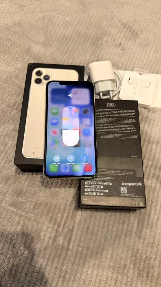 Dijual Iphone 11 Promax 512GB Silver Resmi Ibox Mulus Lengkap