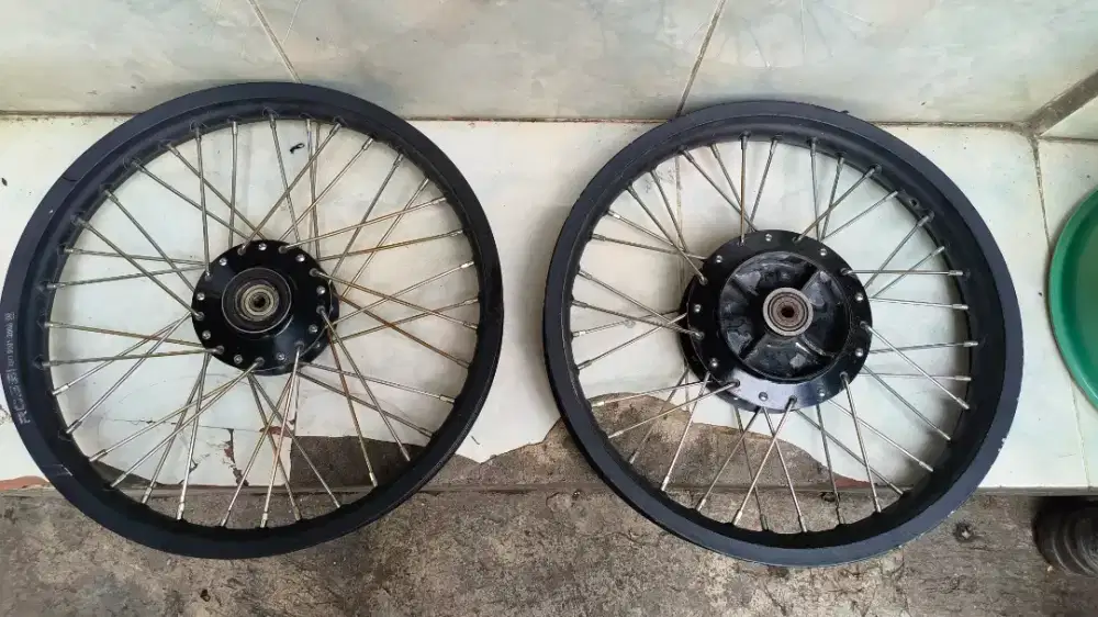Velg almini PNP Yamaha Jupiter z atau Vega R new komplit tinggal pasng