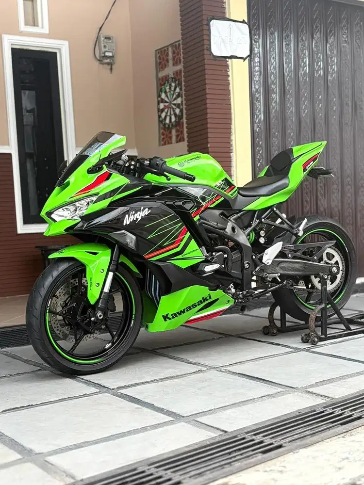 ZX 25RR ABS QUICKSHIFTER KM: 6.600 BISA TUKAR TAMBAH MOBIL