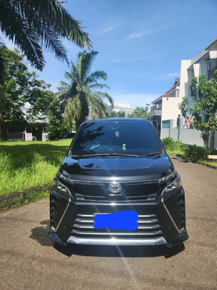 BU ! Dijual Segera Toyota Voxy 2019 warna Hitam Mulus di Depok Nego