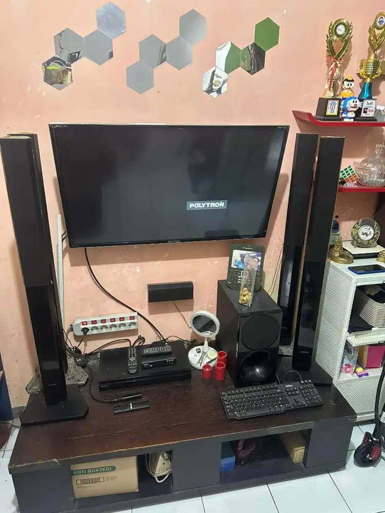 tv 1 Set dengan home theater